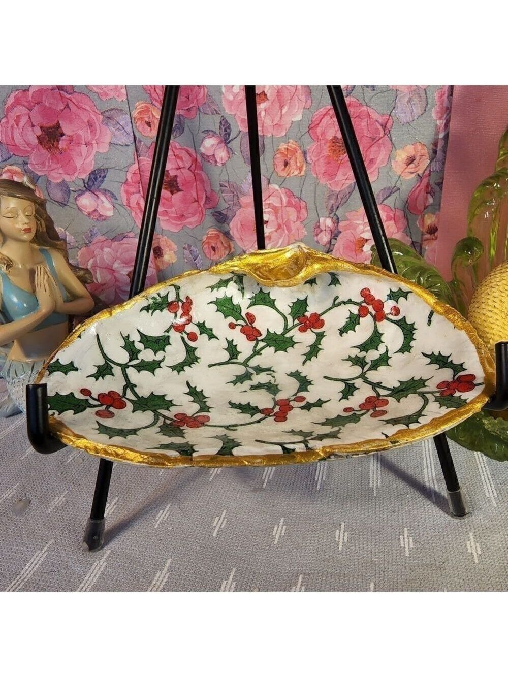 DECOUPAGE CLAM SHELL DECOUPAGE TRINKET DISH WITH CHRISTMAS HOLLY